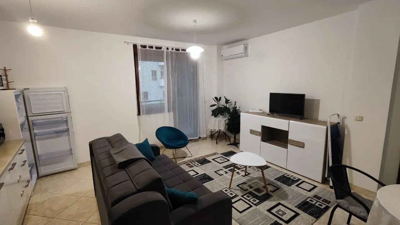 Izdavanje, jednosoban stan, 58m², Bečići, Budva