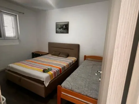 Izdavanje, dvosoban stan, 75m², Kalimanj, Tivat - image 4