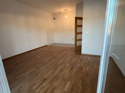 Prodaja, dvosoban stan, 72m², Stari Aerodrom, Podgorica - image 1