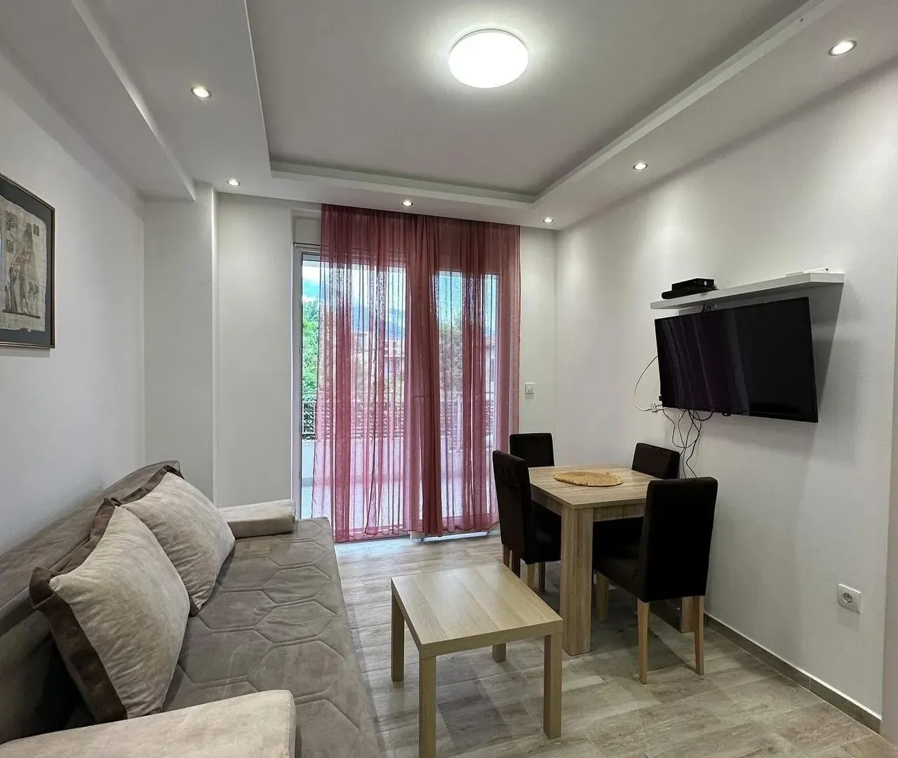 Izdavanje, jednosoban stan, 42m², Centar, Tivat