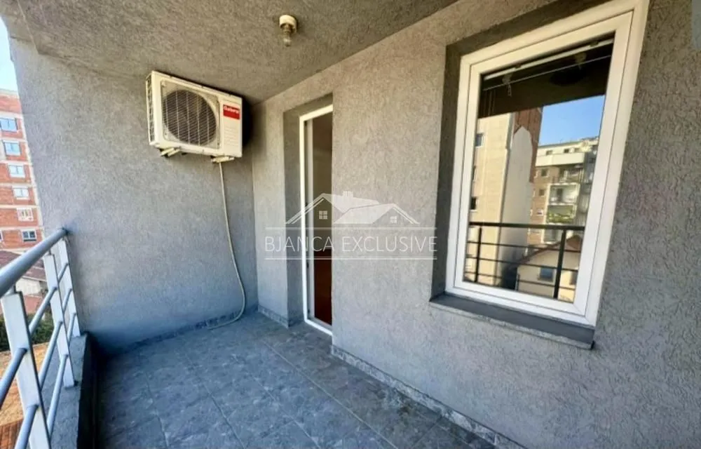 Prodaja, četvorosoban stan, 90m², Đeram Pijaca, Beograd