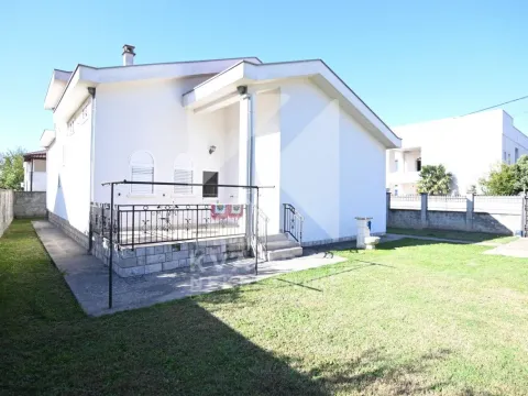 Rent, house, 400m², Zlatica, Podgorica - image 2