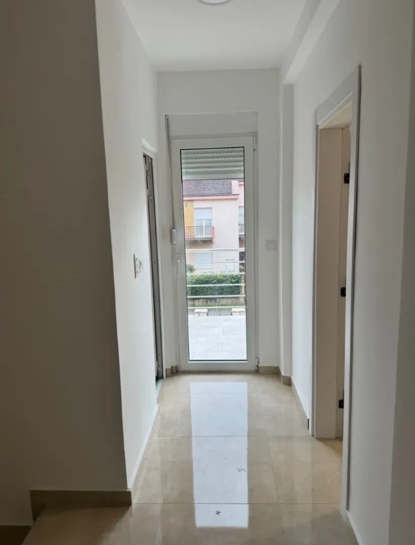 Izdavanje, kuća, 500m², Stari Aerodrom, Podgorica