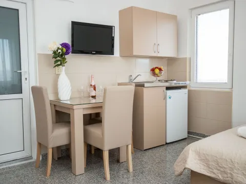 Daily-rent, studio apartment, 17m², Centar, Bar - image 8