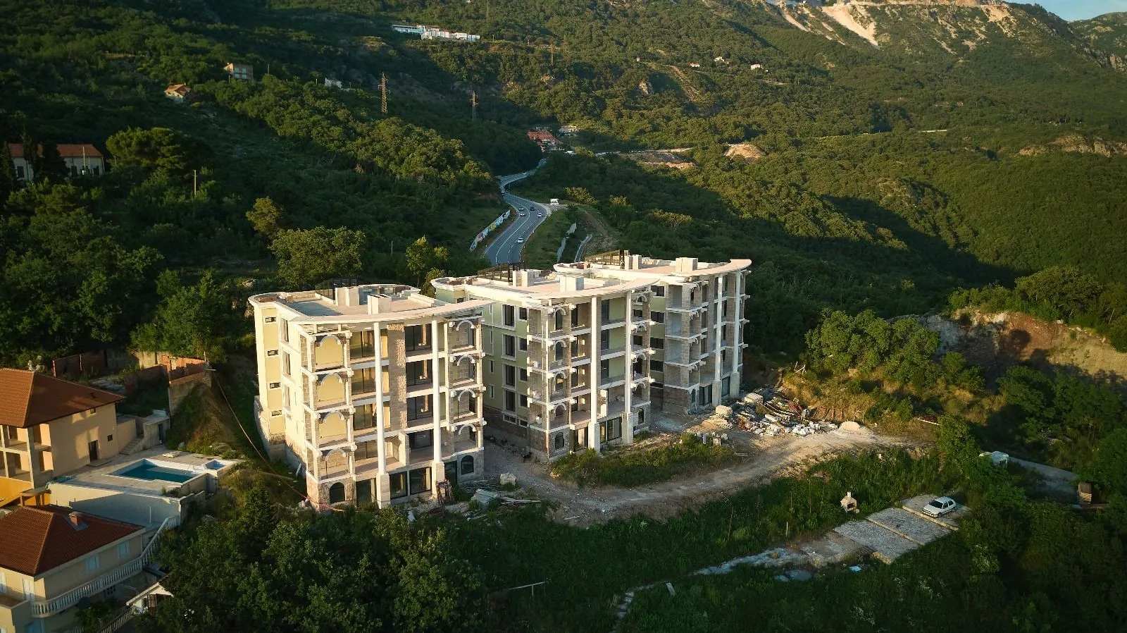 Prodaja, ugostiteljski objekat, 3600m², Markovići, Budva