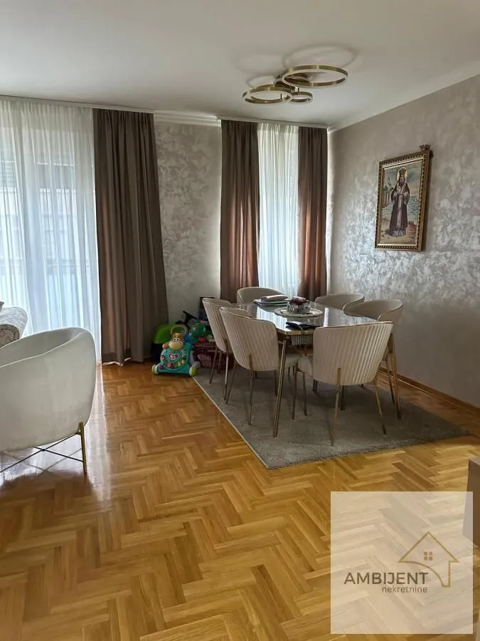Prodaja, trosoban stan, 84m², Centar, Stara Pazova