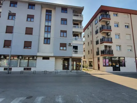 Izdavanje, jednosoban stan, 54m², Blok 6, Podgorica - image 15