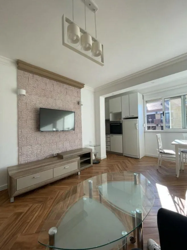 Izdavanje, dvosoban stan, 65m², Konik, Podgorica