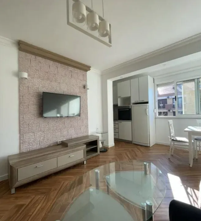 Izdavanje, dvosoban stan, 65m², Konik, Podgorica