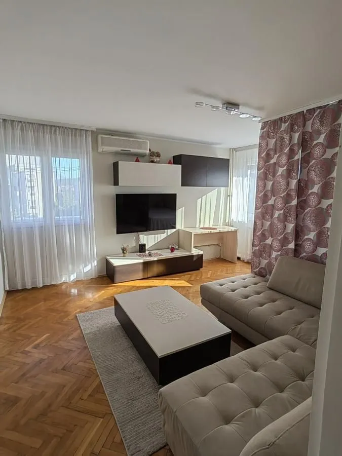 Izdavanje, dvosoban stan, 57m², Medicinski fakultet, Niš