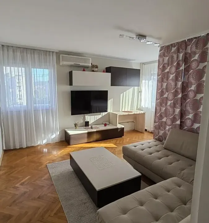 Izdavanje, dvosoban stan, 57m², Medicinski fakultet, Niš