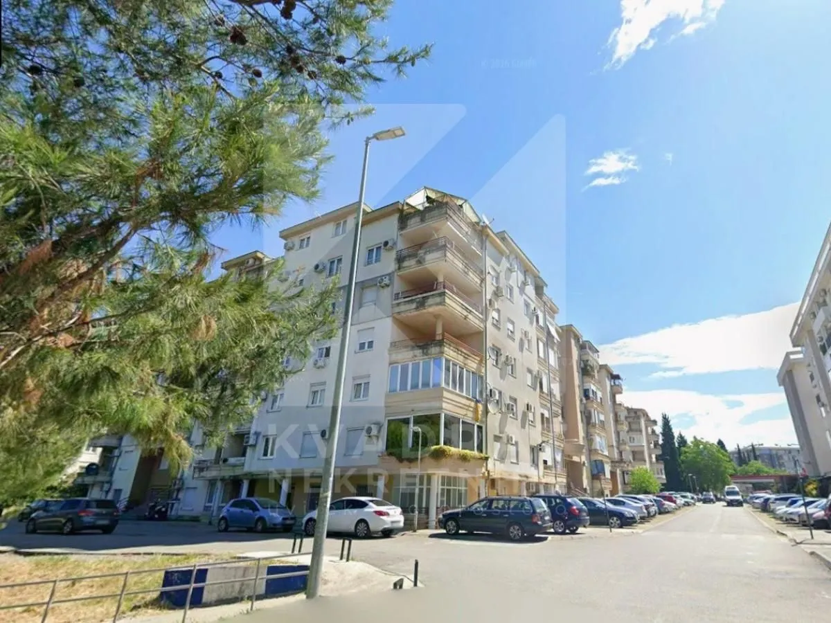 Izdavanje, dvosoban stan, 62m², City Kej, Podgorica