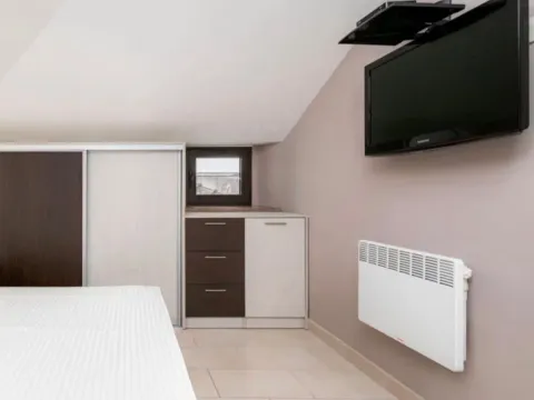 Izdavanje, jednosoban stan, 30m², Dobrota, Kotor - image 8