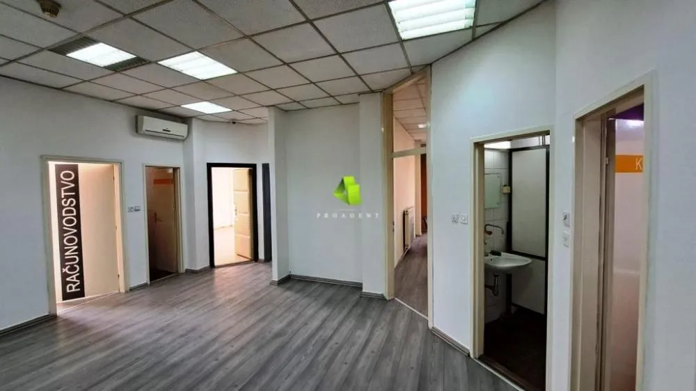 Rent, office space, 110m², Medijana, Niš