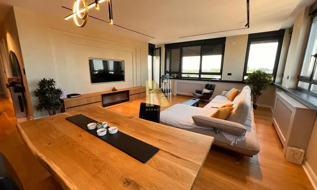 Prodaja, četvorosoban stan, 135m², Bulevar patrijarha Pavla, Novi Sad Sve Podlokacije