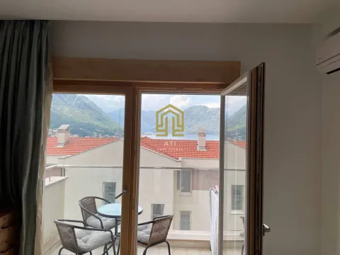 Pogled sa terase na planine i okolne objekte. - image 15