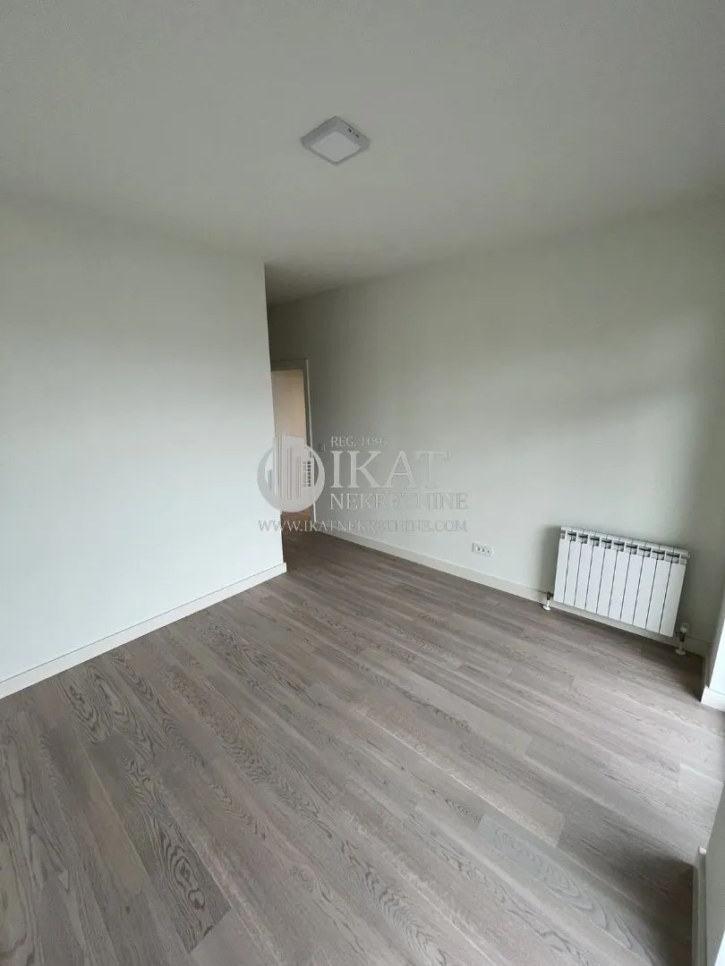 Izdavanje, trosoban stan, 111m², Savski Venac, Beograd