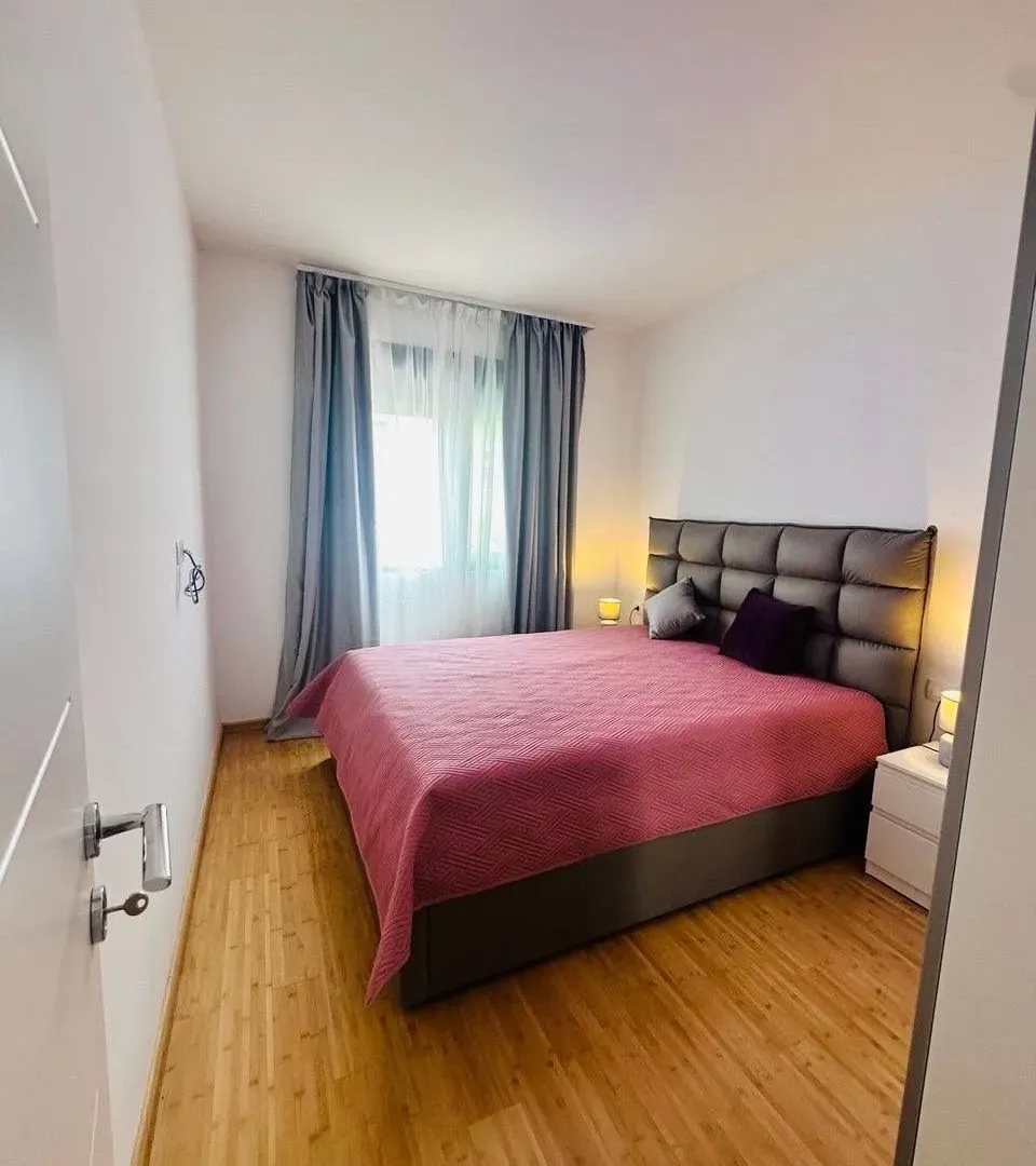 Izdavanje, dvosoban stan, 65m², Rozino, Budva