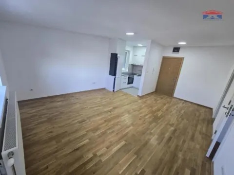 Izdavanje, poslovni prostor, 42m², Telep, Novi Sad Sve Podlokacije - image 3