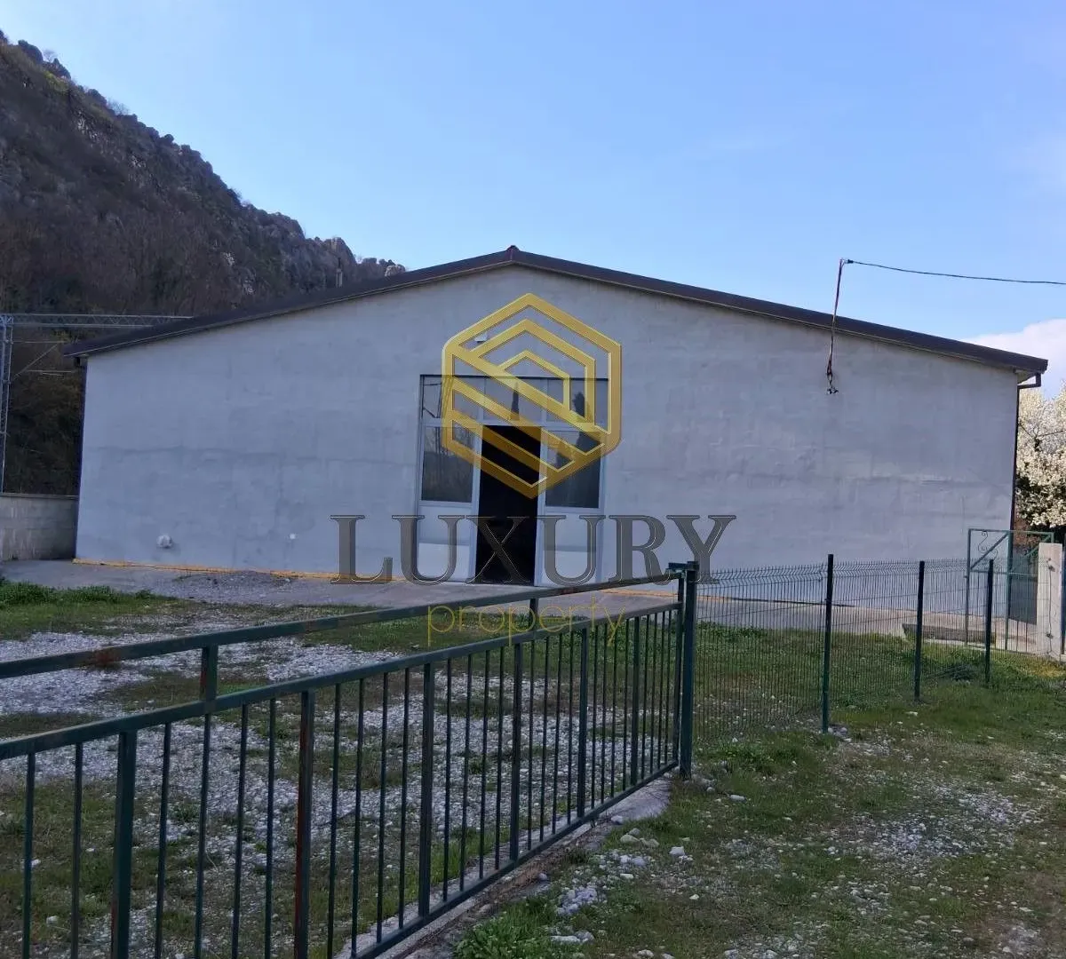 Izdavanje, poslovni prostor, 290m², Spuž, Danilovgrad