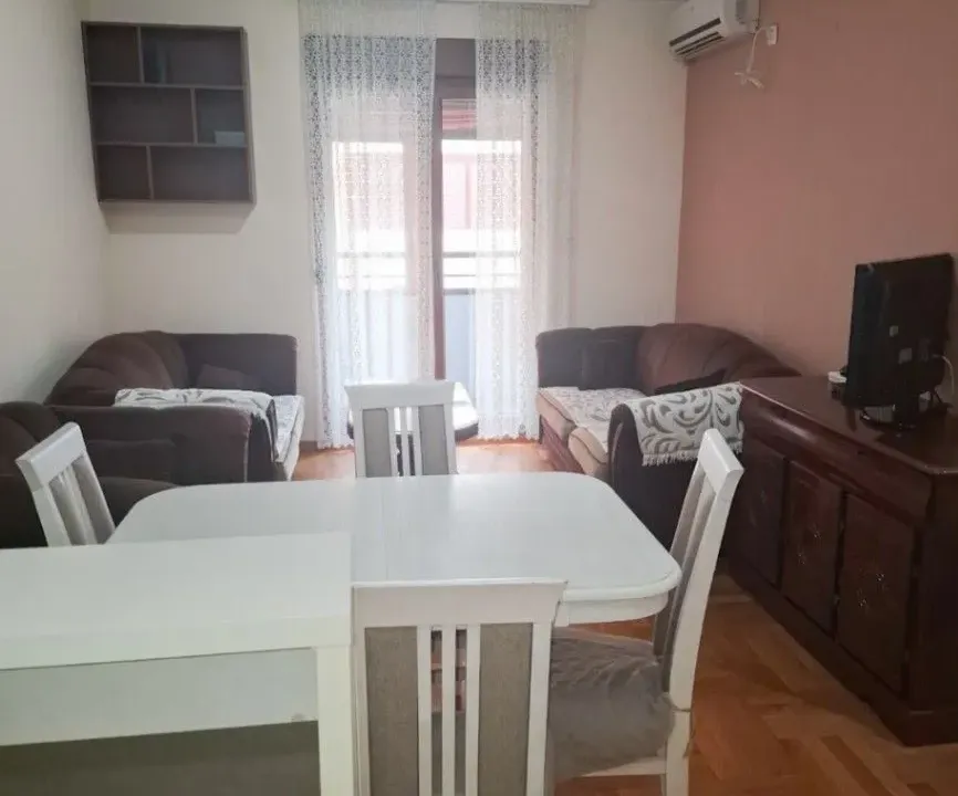 Izdavanje, jednosoban stan, 45m², Stari Aerodrom, Podgorica