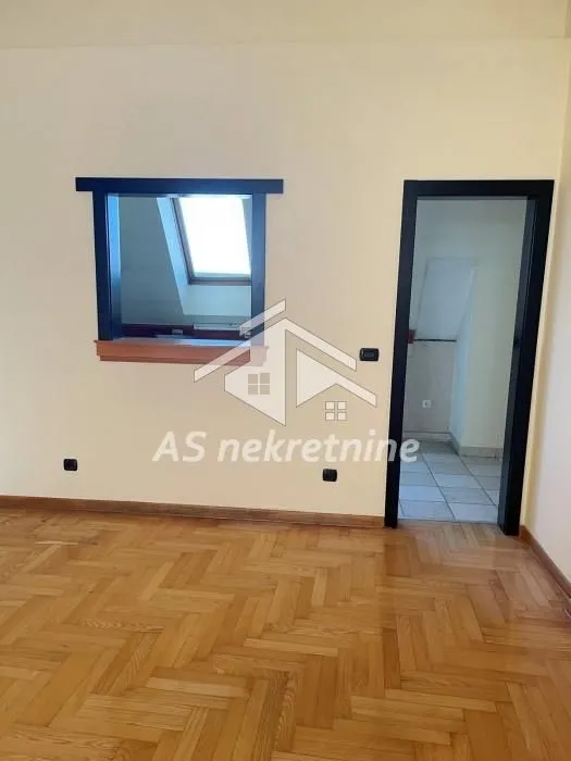 Izdavanje, stan, 207m², Kalenić Pijaca, Vračar Sve Podlokacije