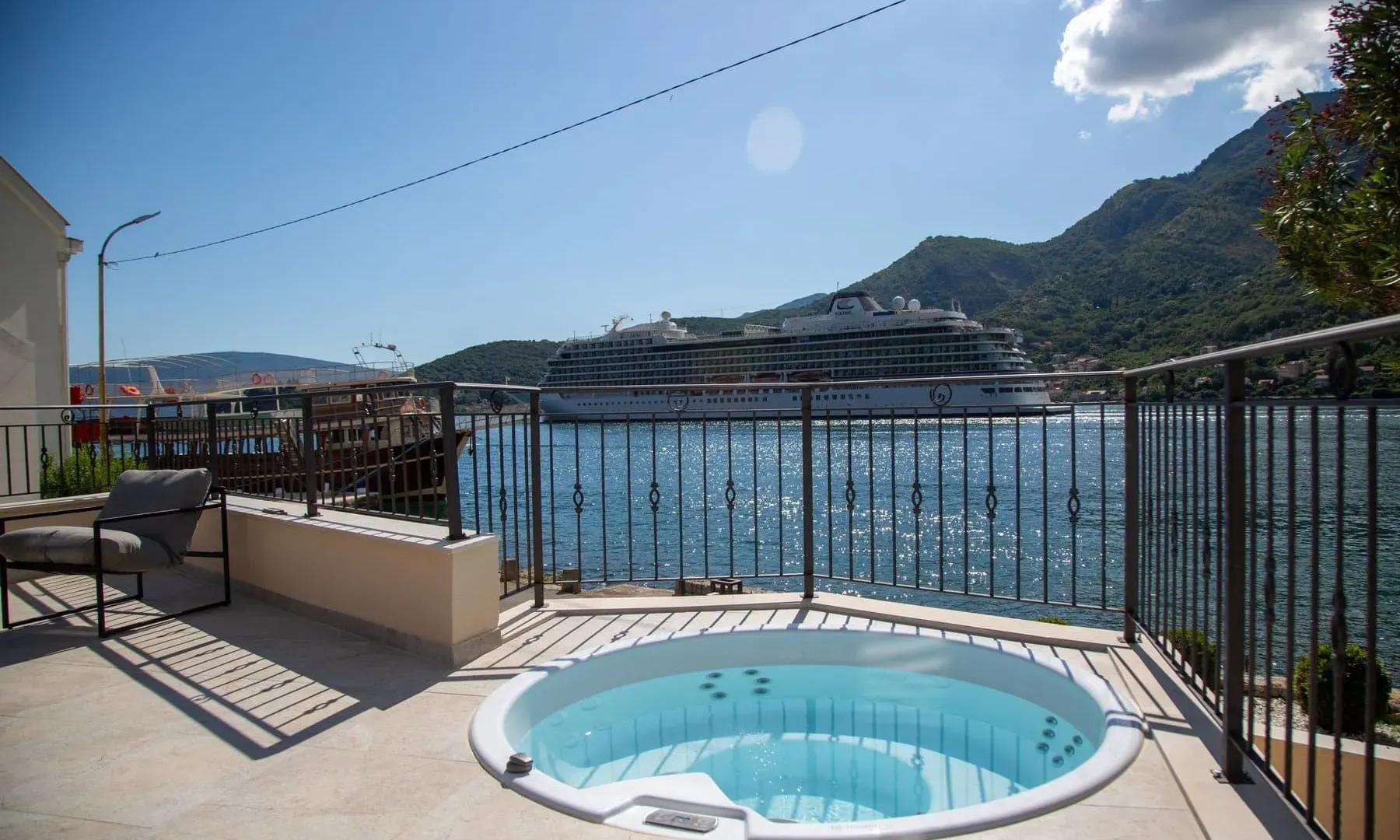 Rent, house, 315m², Tivat, Crna Gora