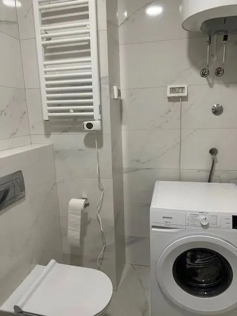 Izdavanje, jednosoban stan, 49m², Central Point, Podgorica