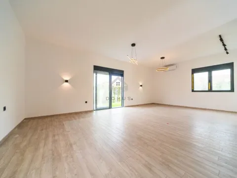 Sale, house, 202m², Tološi, Podgorica - image 9