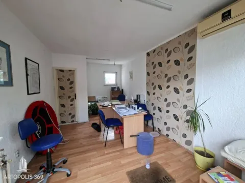 Rent, office space, 300m², Zemun Novi Grad, Zemun Sve Podlokacije - image 17