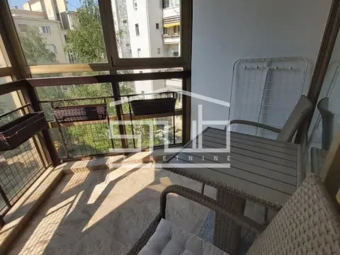 Izdavanje, trosoban stan, 85m², Vračar Centar, Vračar Sve Podlokacije - image 11