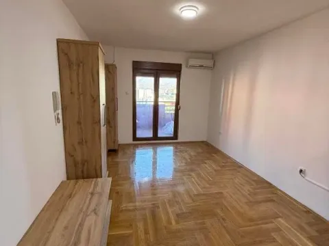 Prodaja, garsonjera, 33m², Pobrežje, Podgorica - image 2