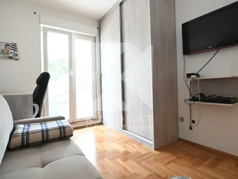 Prodaja, trosoban stan, 185m², Stari Aerodrom, Podgorica - image 11