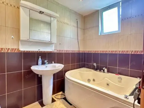 Prodaja, trosoban stan, 90m², Petrovac, Budva - image 10