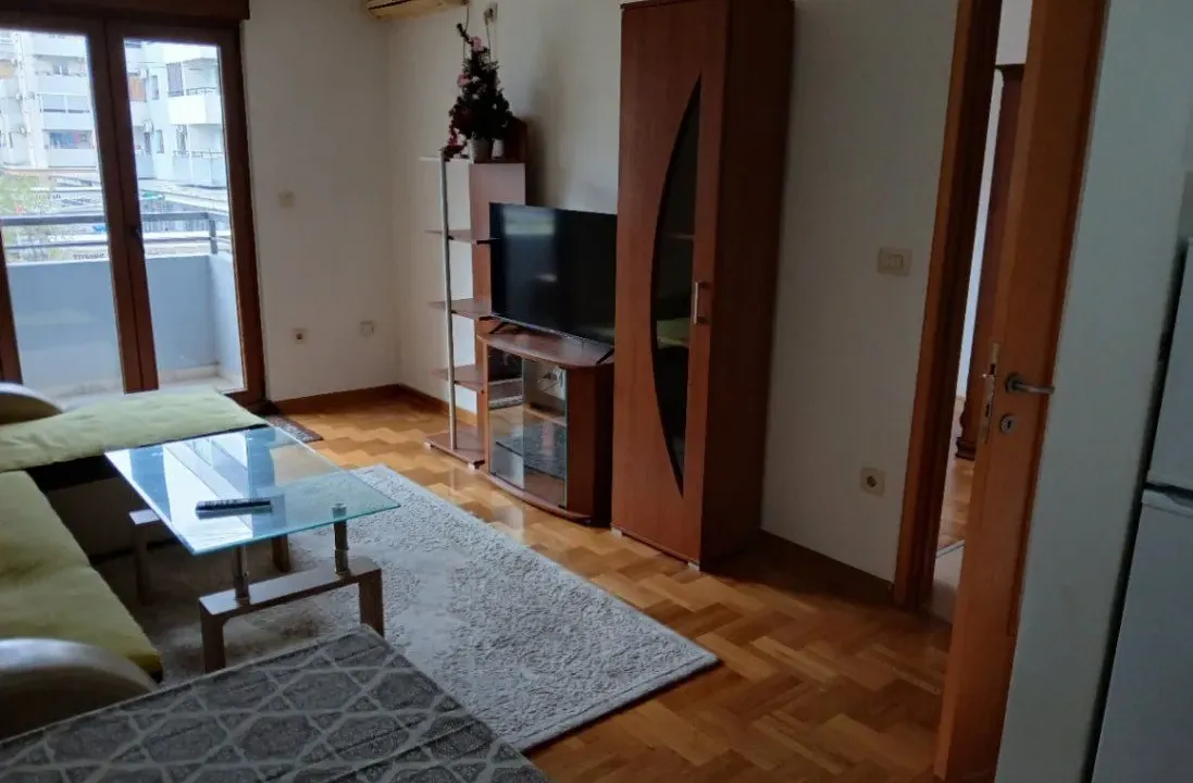Izdavanje, jednosoban stan, 50m², Stari Aerodrom, Podgorica