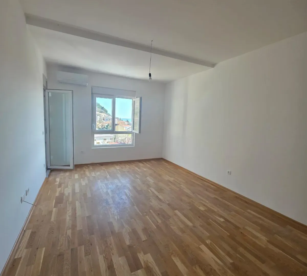 Prodaja, jednosoban stan, 45m², Lazi, Budva
