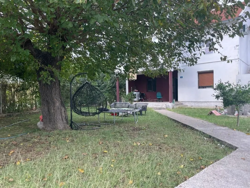 Prodaja, kuća, 230m², Farmaci, Podgorica