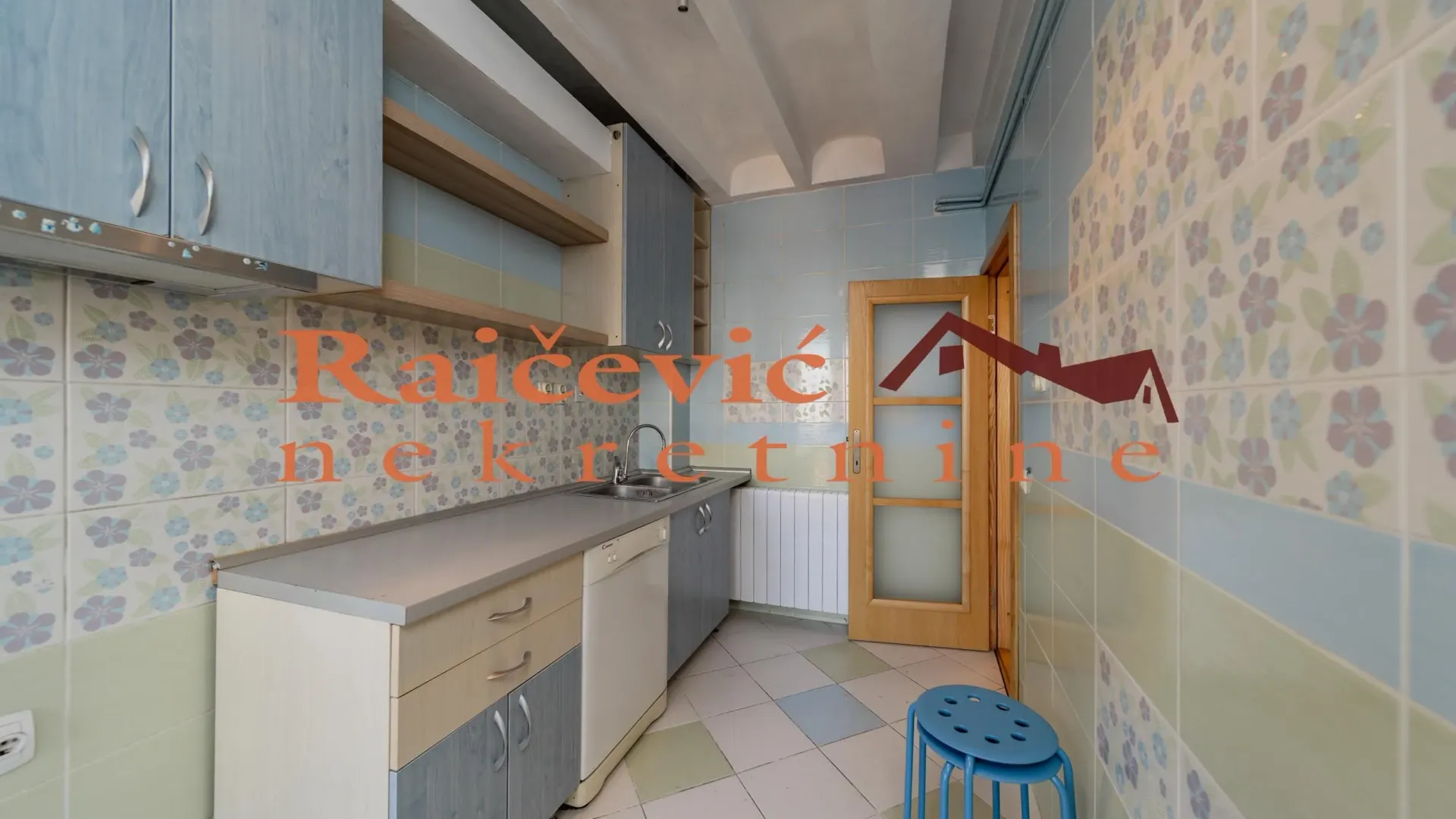 Prodaja, dvosoban stan, 68m², Centar, Stara Pazova