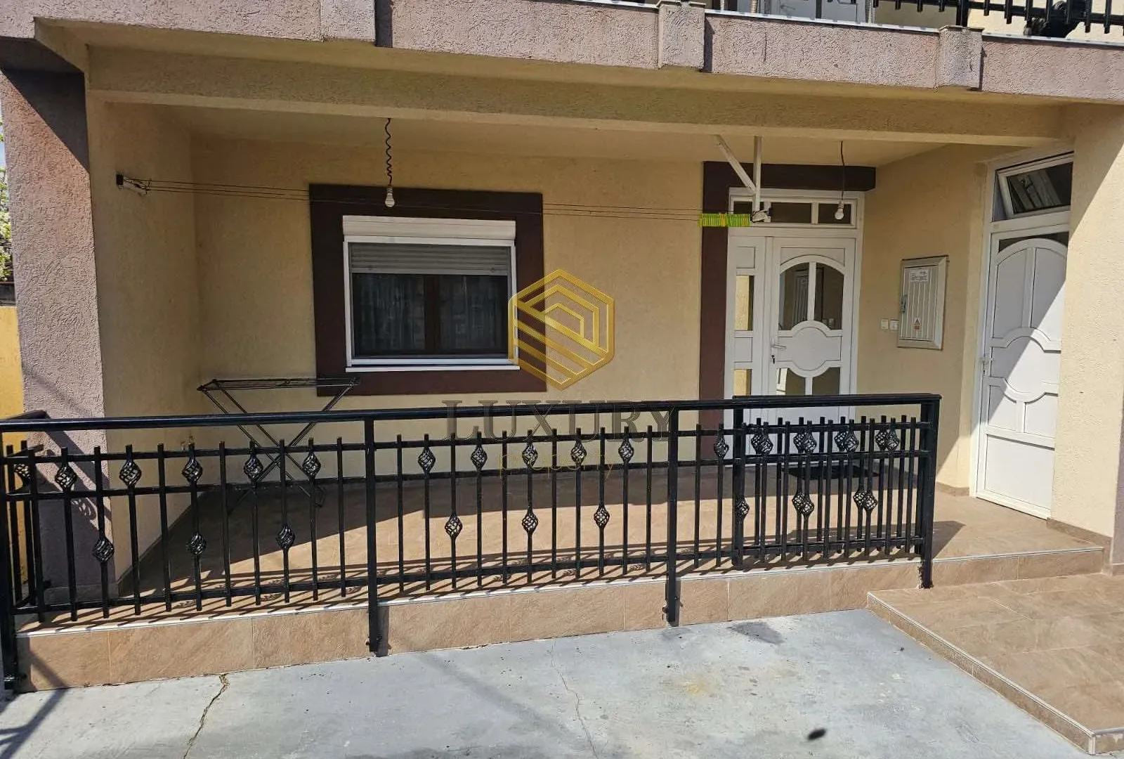 Izdavanje, trosoban stan, 100m², Masline, Podgorica