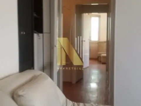 Izdavanje, trosoban stan, 80m², Novi Sad, Srbija - image 4