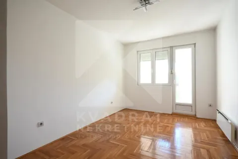 Empty bright room with parquet flooring and balcony doors. - image 15