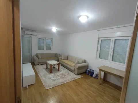 Izdavanje, jednosoban stan, 50m², Stari Aerodrom, Podgorica - image 2