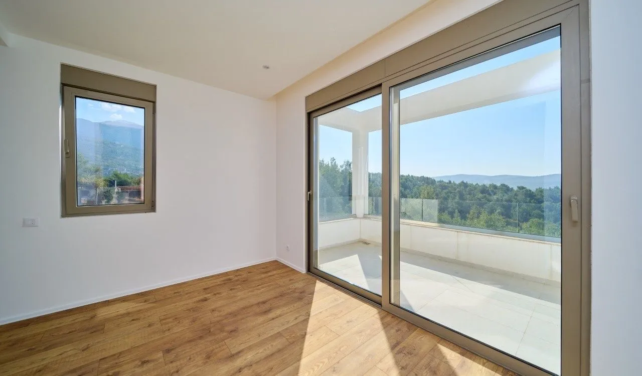 Prodaja, dvosoban stan, 111m², Gradiošnica, Tivat