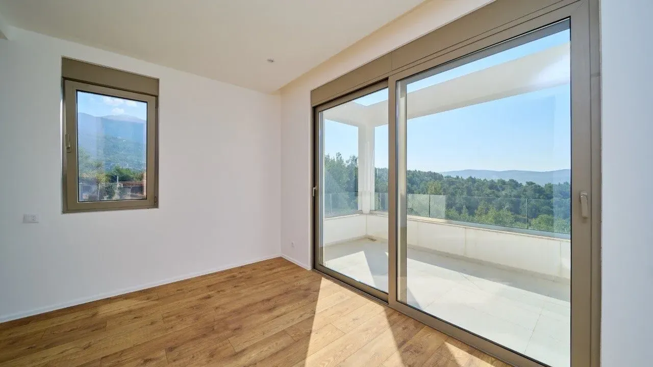 Prodaja, dvosoban stan, 111m², Gradiošnica, Tivat