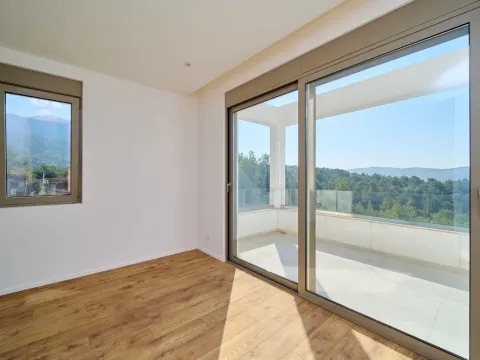 Prodaja, dvosoban stan, 111m², Gradiošnica, Tivat - image 1