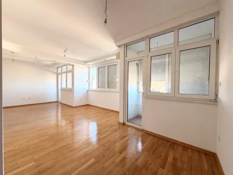 Prodaja, dvosoban stan, 84m², Autobuska stanica, Podgorica - image 4