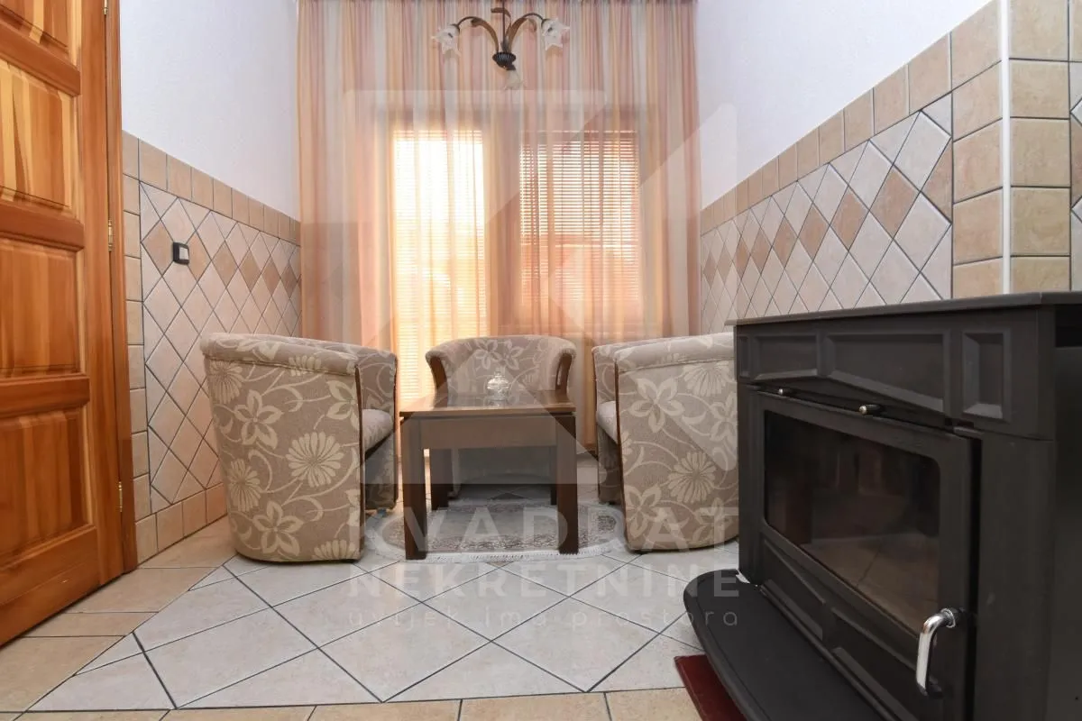 Izdavanje, četvorosoban stan, 150m², Stari Aerodrom, Podgorica