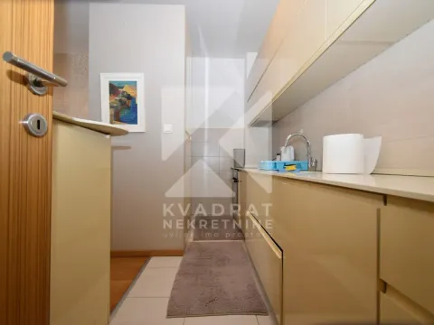 Izdavanje, trosoban stan, 100m², Blok 6, Podgorica - image 6