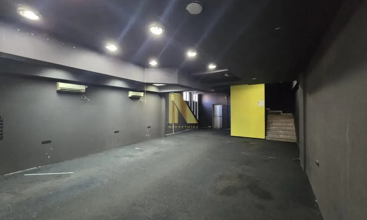 Izdavanje, poslovni prostor, 109m², Centar, Novi Sad