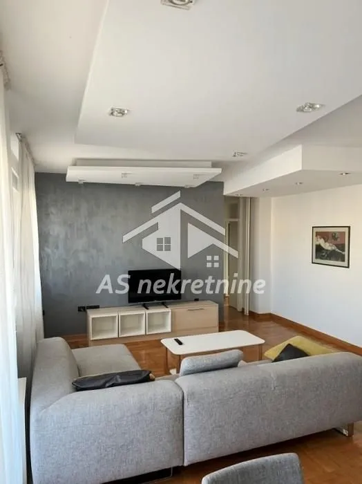 Izdavanje, četvorosoban stan, 120m², Voždovac Sve Podlokacije, Beograd